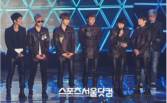 지난해에 이어 MMA에서 대상을 차지한 비스트./더팩트DB