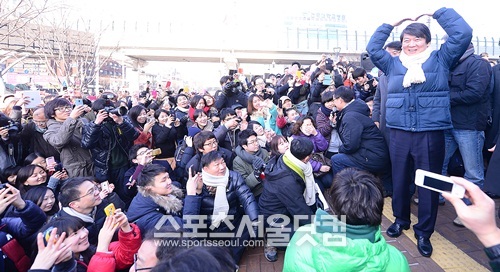 안철수 전 무소속 대선 후보는 그만의 유세 문화를 만들어가고 있다. / 이새롬 기자