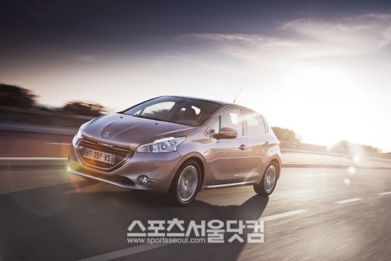 푸조 208이 2013 유럽 올해의 차 최종 후보에 올랐다.