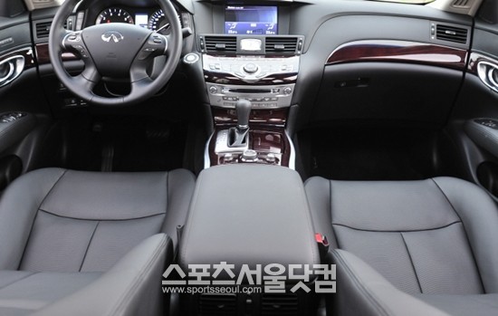 인피니티 M30d 내관.