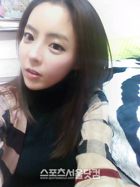 강예진은 자신이 겉으론 도도해 보이지만 실제론 털털하고 뒤끝 없는 성격이라고 밝혔다. 전형적인 B형 여자라는 그는 마음에 드는 남성에게도먼저 다가갈 수 있다고 말해 눈길을 끌었다. /강예진 제공