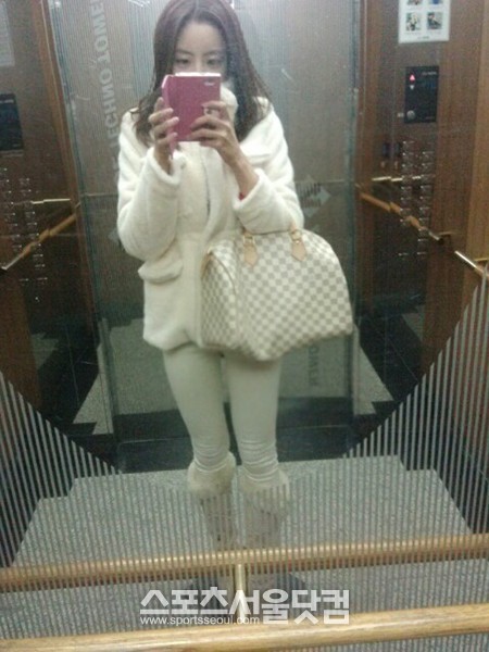 강예진은 2010년부터 3년의 공백기 동안 힘들었지만 친구들과 함께 시간을 보내며 마음을 달랬다고 말했다. 그에게 가장 기쁜 순간은 좋은 사람들과 차 한잔 마시며 대화를 나누는 일이다. /강예진 제공