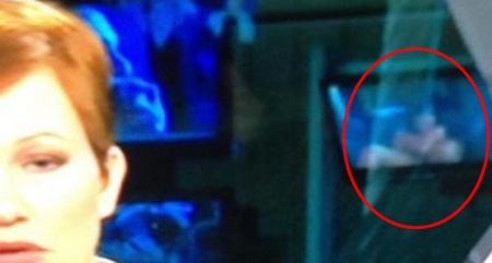 뉴스토론 중 포르노 영상이 등장해 시청자들을 놀라게 한 스웨덴 뉴스채널 TV4 뉴스화면.