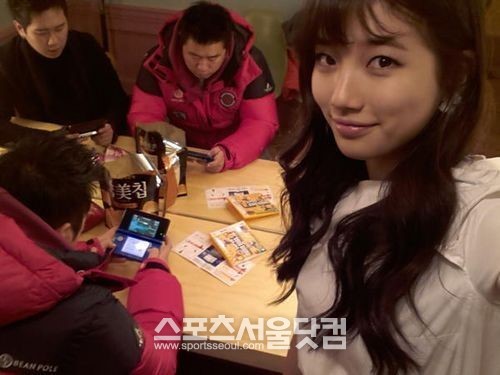 수지가 광고 중인 과자를 평소에도 애용해 화제다./수지 트위터