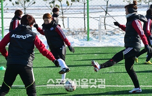 한파 속에서도 KSPO 동료와 함께 구슬땀을 흘리고 있는 전은하.