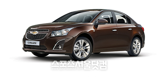 한국지엠이 자사 주력 판매 차종인 쉐보레 스파크와 크루즈 등 5개 차종에 대한 가격인하를 단행한다고 11일 밝혔다.
