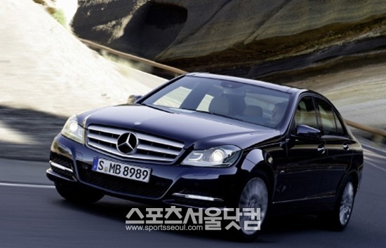 국토해양부는 14일 메르세데스-벤츠 코리아에서 수입ㆍ판매한 디젤 세단  C220 CDI 181대, E220 CDI 244대를 시정한다고 밝혔다.