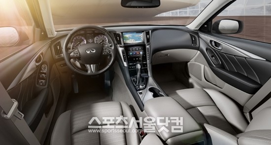 인피니티 Q50 내관