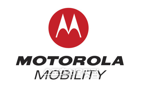 구글이 모토로라와 합작해 전략 스마트폰 X를 출시하고 본격 행보에 나선다.