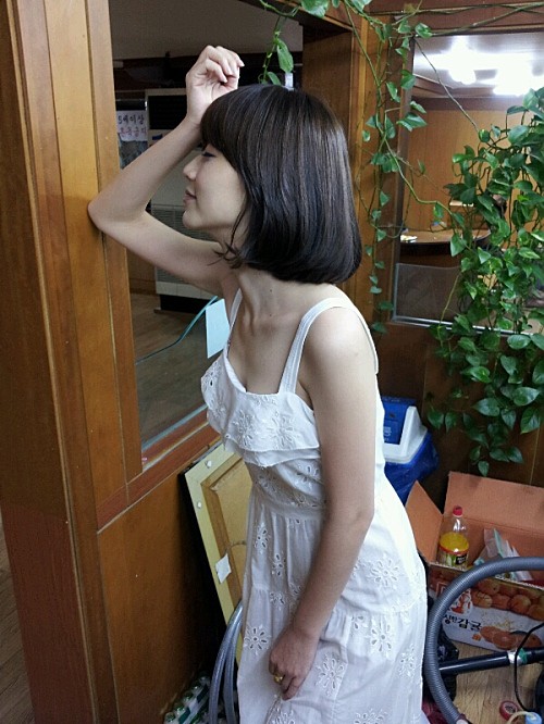 안영미가 청순미를 뽐낸 사진을 올리며 스스로를 청순 스타 미쓰에이 수지와 비교했다./안영미 트위터