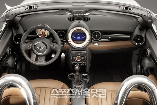 MINI 로드스터 내부 디자인.