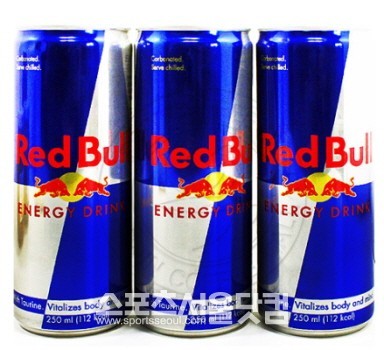 에너지 음료 레드불이 가격을 31% 인하한다.