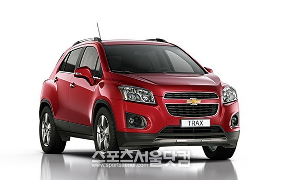 한국지엠이 국내 최초 1.4리터 가솔린 터보 엔진을 장착한 콤팩트 스포츠유틸리티차량(SUV) 트랙스에 대한 사전계약을 시작했다.
