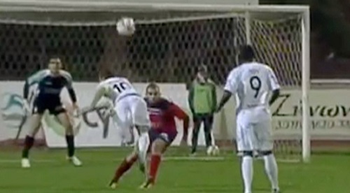 알키 라나카 원정에서 멋진 스콜피온킥으로 동점 골을 터뜨린 히카르도 페르난데스(도사 카토코피아스). / 유투브 캡처