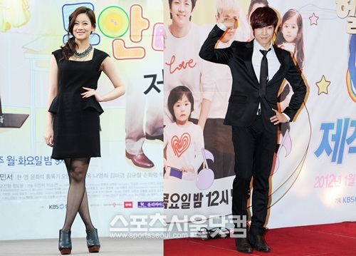 끝내 MBC 우리 결혼했어요 시즌4에서 하차한 배우 오연서(왼쪽)와 엠블랙 이준이 포토월 행사에서 미소를 짓고 있다. / 더팩트 DB.