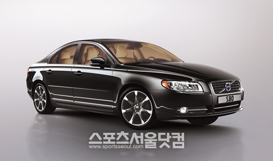 볼보자동차코리아는 2월 동안 S80 D4를 구매하는 고객을 대상으로 특별 금융 프로모션을 진행한다.