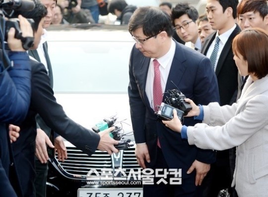 최재원 SK부회장이 선고공판 후 심경을 드러내고 있다.