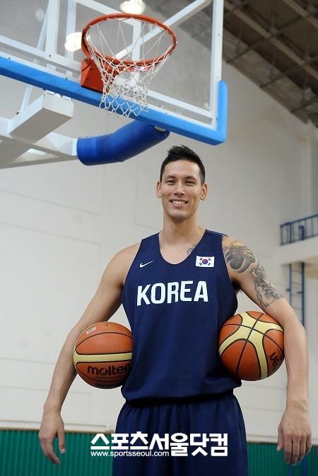 이날 경기장을 찾은 팬들은 이승준을 더이상 귀화혼혈이 아닌, 한국인으로 바라봐야 한다고 말했다. / 더팩트DB