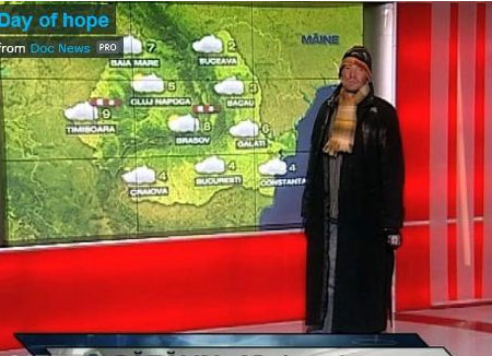 노숙자가 기상캐스터로 등장하는 광고가 유럽에서 화제다. / 광고 영상 캡처