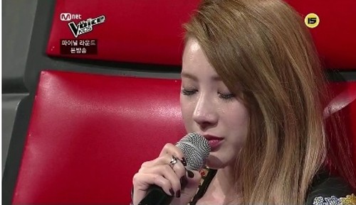 서인영이 오열하고 있다. /엠넷 보이스 키즈 방송 캡처