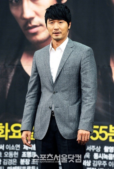 MBC 구가의 서를 통해 첫 사극연기에 도전하는 배우 이성재가 포즈를 취하고 있다. / 더팩트 DB.