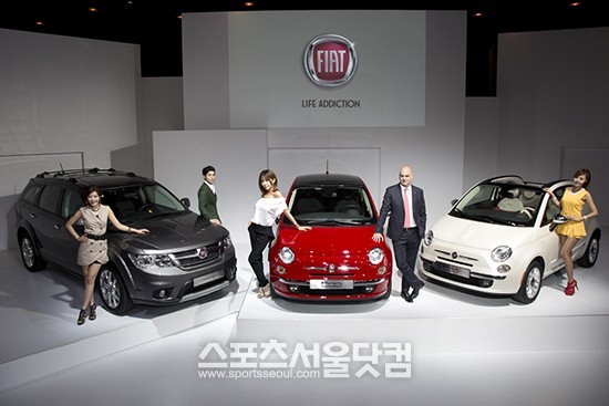 크라이슬러 코리아는 5일 서울 광진구 W호텔에서 이탈리아 최대 자동차 브랜드인 피아트의 출범식을 열었다. 프리몬트(왼쪽부터), 친퀘첸토, 친퀘첸토C