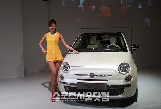 친퀘첸토(500)에 소프트탑을 더해 완성된 친퀘첸토C(500C)는 오픈 에어링을 통해 탁월한 개방감은 물론 일반 세단 못지않은 정숙성을 자랑한다. / 서재근 기자