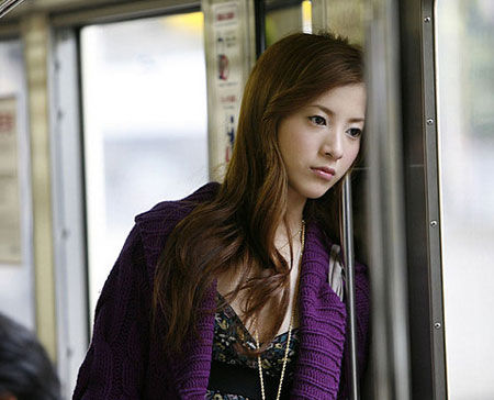 일본 배우 요시타카 유리코가 열애설에 휩싸였다. / 영화 스네이크 앤 이어링 스틸컷