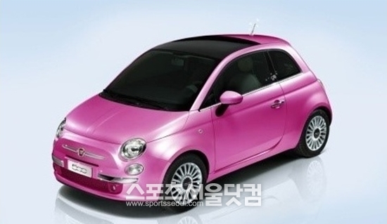 피아트 친퀘첸토(500)가 소녀시대 멤버 티파니의 차량 구입 발언으로 네티즌 사이에서 주목을 받고 있다.