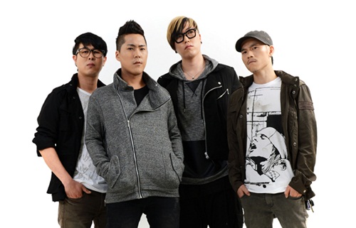 지난해 10월 해체한 것으로 알려진 록밴드 레이지본. 정구영, 김건우, JD, 송정규(왼쪽부터)./락킨 코리아 홈페이지