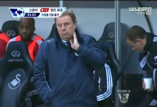 QPR의 해리 레드냅 감독이 스완지시티전 1-4 완패를 앞두고 불쾌한 표정을 감추지 못하고 있다. / SBS ESPN 중계 캡처