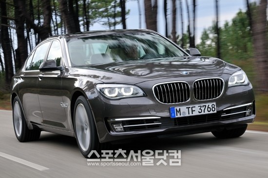 BMW 코리아는 16일부터 다음달 10일까지 최고급 대형 럭셔리 모델 시승행사를 진행한다.