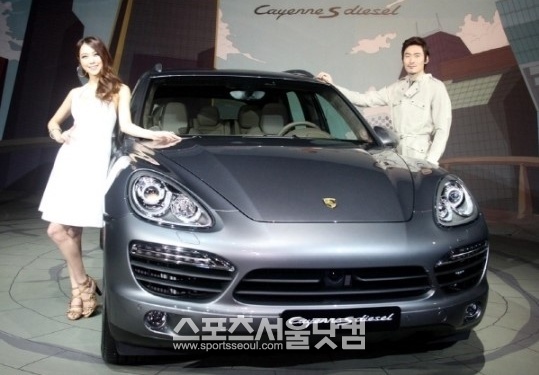 18일 포르쉐가 자사 스포츠유틸리티차량(SUV) 카이엔의 신형 모델인 카이엔 S 디젤과 카이엔 터보 S를 출시했다.