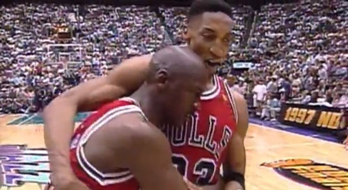 농구황제마이클 조던의 50번째 생일을 맞아 팬들의 투표에 의해 결정된 조던의 명장면 베스트5가 공개됐다. /유튜브 영상 캡처