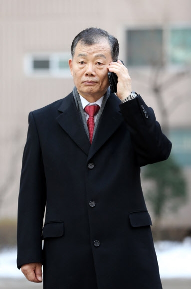 각종 의혹에 대해 청문회에서 답변하겠다고 밝힌 김병관 국방부 장관 내정자. / 서울신문 제공