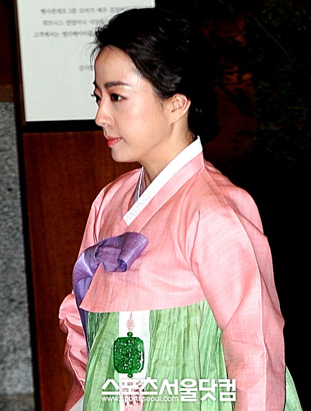 19일 인천지검 외사부는 자녀를 외국인학교 부정입학시킨 혐의(업무방해)로 전직 아나운서 노현정(32)씨를 소환할 예정이라고 밝혔다.