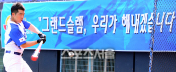 WBC 대표팀의 정근우가 지난 13일 대만 전지훈련에서 진지한 표정으로 베팅 훈련을 하고 있다.  도류(대만) | 홍승한기자 hongsfilm@sportsseoul.com