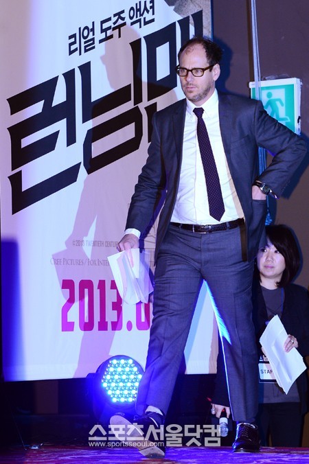 폭스 인터내셔널 프로덕션의 대표인 샌포드 패니치가 26일 오전 서울 광진구 롯데시네마 건대입구점에서 열린 영화 런닝맨 프레스데이 행사에 참석하고 있다./남윤호 인턴기자