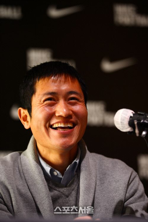 밴쿠버 화이트캡스의 이영표가 3일(한국시각) 기록한 시즌 첫 도움은 득점으로 연결된 마지막 패스가 아니었다는 점에서 많은 팬들의 궁금증을 낳았다. / 스포츠서울 DB