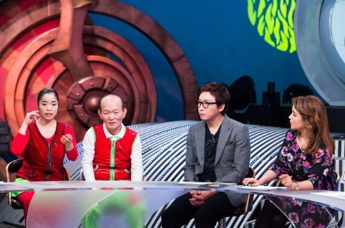 통아저씨 이양승(왼쪽에서 두 번째)이 노예생활을 털어놓고 있다. /채널A 제공