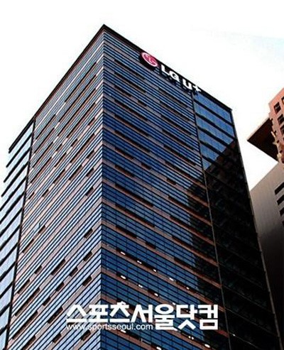 LG유플러스가 이달 중 할인 반환금 제도를 시행한다고 밝혔다. /더팩트DB