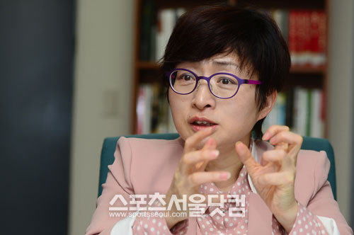 은 의원은 쌍용차 고공농성이 길어질수록 이들의 삶이 정상화되기 힘들다는 점에서 걱정이 컸다.