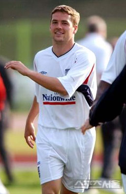 16년간의 선수 생활을 끝내고 은퇴를 선언한 마이클오언. / 스포츠서울 DB