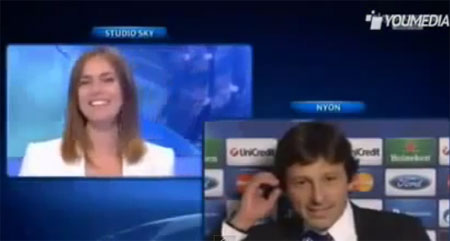 파리 생제르맹의 레오나르두 단장(오른쪽)의 생방송 프러포즈가 화제다. / 유튜브 영상 캡처