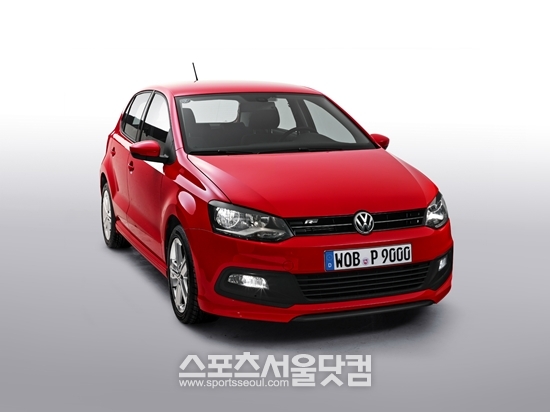 폭스바겐코리아는 2013 서울모터쇼에서 올해 하반기 출시할 폴로를 공개하고, 관람객의 시선을 끌 다양한 이벤트를 진행한다.