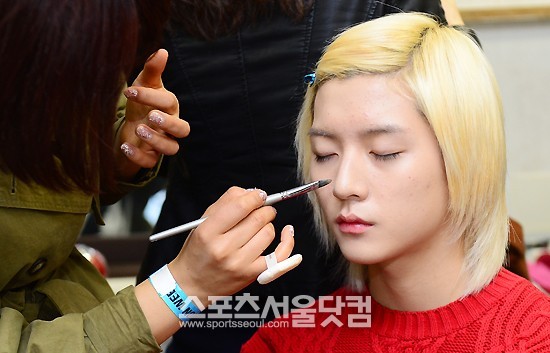 여기에 연예인 사진 올리고 퍼스널 컬러 찾아주라고 해도 돼? | 인스티즈