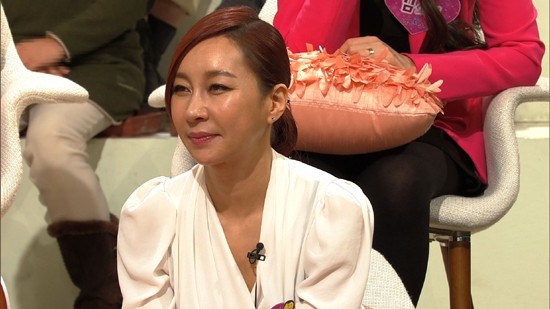 그룹 룰라 출신 김지현이 SBS 자기야에 출연해 와인바를 열었다가 빚더미에 올랐던 사연을 공개하고 있다. / SBS 제공