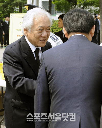 오는 5·4 민주당 전당대회는 주류와 비주류간의 당권 싸움이 아닌 당의 부족한 부분을 보강할 수 있는 자리여야 한다는 목소리가 높다. 사진은 전대에서 앞서고 있는 김한길 의원의 모습. / 더팩트DB