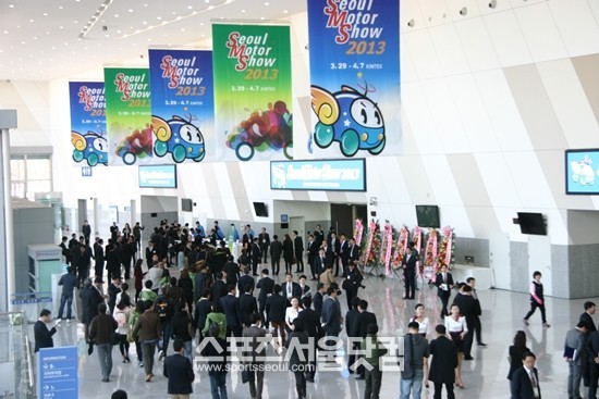 2013 서울모터쇼가 29일 경기도 고양시 일산 킨텍스 전시장에서 개막했다./고양=이철영 기자
