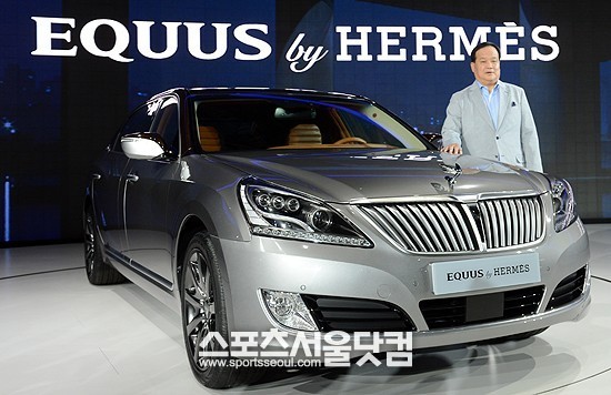 현대자동차가 명품 에르메스와 협업해 만든 ‘에쿠스 by 에르메스’가 2013 서울모터쇼를 찾은 중국 기자단이 뽑은 최고의 차 2위에 뽑혔다.